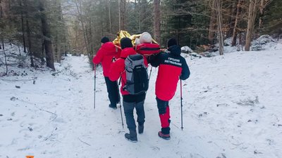 На Прикарпатті рятувальники евакуювали травмовану туристку з гір