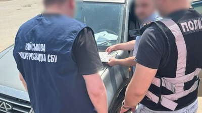 У Львові поліція затримала родича військовослужбовця, який намагався вирішити проблеми брата