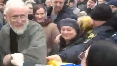 На Житомирщині священик УПЦ МП побив двох дітей, які стояли з синьо-жовтими прапорами (ФОТО, ВІДЕО)