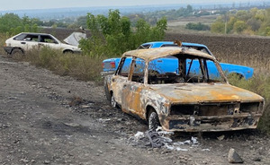 Опубліковані моторошні фото з місця розстрілу цивільної колони на Харківщині (ФОТО 18+)