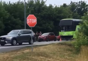 Біля Рівного рейсовий автобус потрапив у ДТП (ВІДЕО)