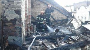 У Львові вогнеборці ліквідовували пожежу на даху будинку (відео)