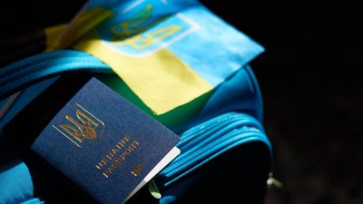 Деякі країни Європи дають українцям гроші за повернення додому