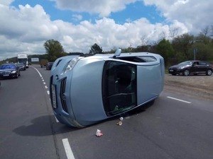 На Львівщині перекинувся автомобіль (фото, відео)