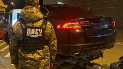 Прикордонники на Львівщині виявили автомобіль "Jaguar", який намагалися ввезти як гумдопомогу