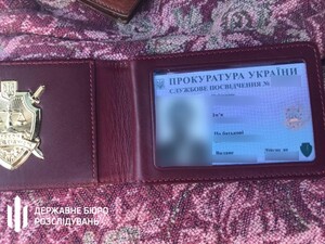 У ДБР викрили двох прокурорів на хабарі в 5 тисяч доларів (фото)