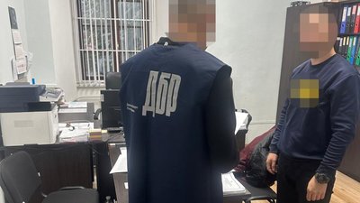 На Львівщині правоохоронець сфальсифікував протокол, аби «прикрити» митника