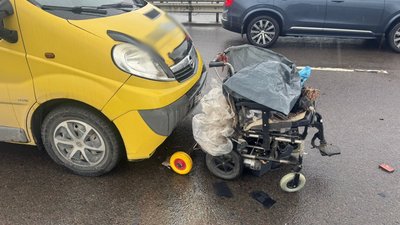 У Львові у ДТП постраждав чоловік на кріслі колісному