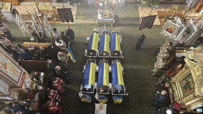 На Львівщині відбулося поховання шістьох невпізнаних тіл загиблих українських Героїв