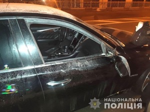 У Рівному п’яного автозлодія заблокувало всередині автомобіля (ФОТО)