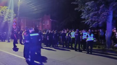 У Вінниці сотні людей протетували під ТЦК з вимогою випустити чоловіків