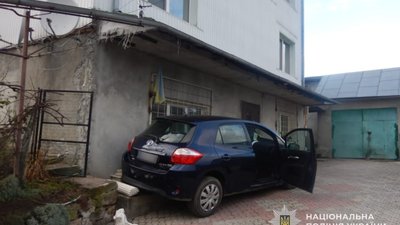 На Тернопільщині чоловік загинув через власне авто