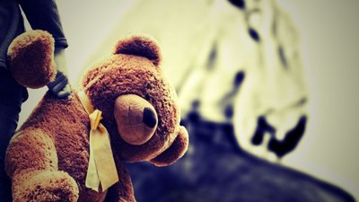 У Києві жінка примушувала своїх доньок-школярок до зйомок у порнографії