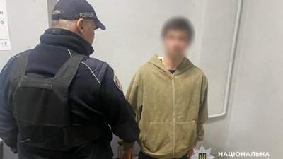 На Хмельниччині молодик ножем поранив свого знайомого та в багажнику віз його до лікарні