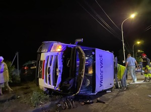 На Закарпатті у машину швидкої допомоги врізався "BMW" (фото, відео)