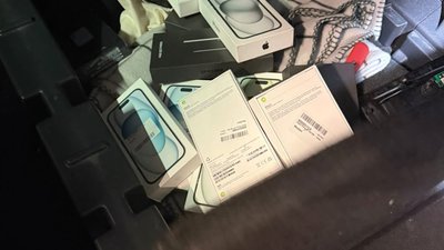 Львівські митники затримали контрабандну партію iPhone та Samsung