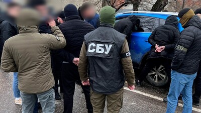 Залякування, тиск та насильство: на Львівщині чоловіки «вибивали» кошти неіснуючого боргу у мешканця (ФОТО)