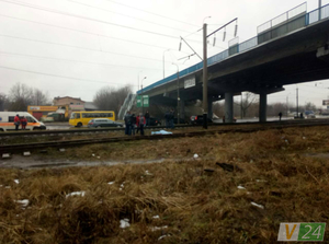 На Волині потяг збив хлопця, який переходив колію у навушниках (фото 18+)