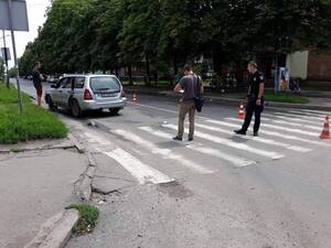 На Львівщині авто збило дитину на пішохідному переході (фото)