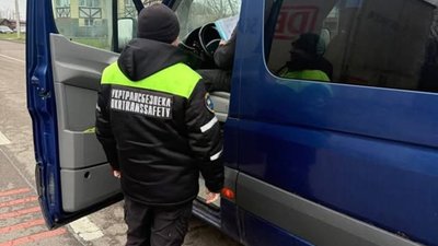 На Львівщині виявили водія, який нелегально віз пасажирів до Варшави