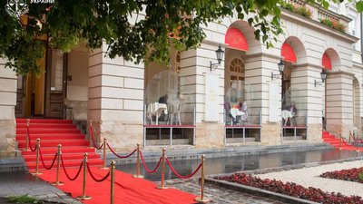 У Львові прокуратура через суд вимагає розірвати договори оренди приміщень у ратуші