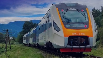 Нові регулярні маршрути поїздів зі Львова до Карпат та Волині: розклад