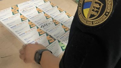 Львівські митники вилучили заборонені таблетки на кордоні