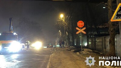 У поліції повідомили, що загрожує водію, який не пропустив потяг у Львові (ФОТО)