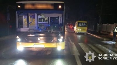 У Львові автобус збив 71-річну жінку: поліція шукає свідків аварії