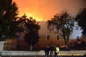 На Волині сталася масштабна пожежа в міському шпиталі (фото, відео)