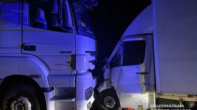 На Тернопільщині внаслідок зіткнення фури та вантажівки постраждав водій з Львівщини (ФОТО)