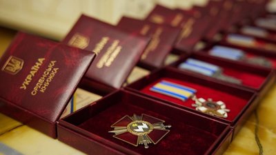 Зеленський відзначив державними нагородами 97 українських військових