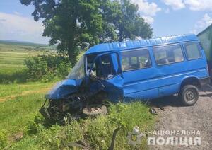 На Золочівщині, у результаті зіткнення двох автівок, загинув водій і постраждав 12-річний хлопчик (фото)