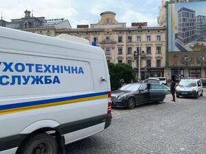 У Львові повідомили про замінований автомобіль на пл. Міцкевича (фото)