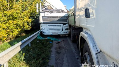 У ДТП на Рівненщині зіткнулися три вантажівки
