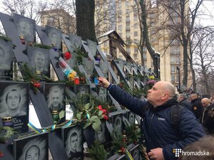 На Алеї Героїв Небесної Сотні вшанували пам`ять загиблих під час Революції Гідності (фото)