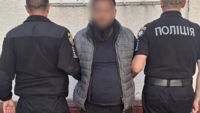 На Львівщині затримали зловмисника, який побив чоловіка металевою трубою