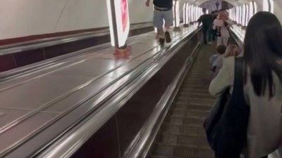 У столичному метро затримали молодика, який бігав по балюстраді