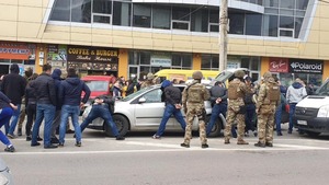 В одному з районів Львова відбулась масштабна спецоперація (фото, відео)