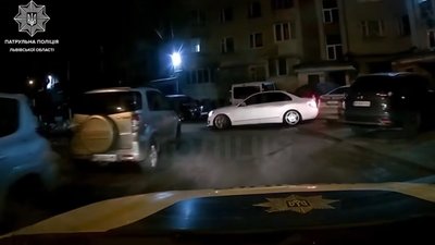 У Львові жінка викликала поліцію помітивши п’яного водія (ВІДЕО)
