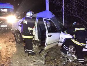 В’їхав в металеву опору: унаслідок ДТП, у Бориславі постраждали дві людини (фото)