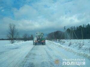 Водіям на замітку: на Львівщині, через негоду, обмежили рух на трасі місцевого значення (ФОТО)