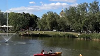 Львів’яни скаржаться, що качине озеро в місті залишилося без качок через розваги з використанням каяків