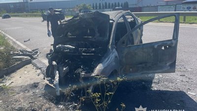 На Львівщині після зіткнення з Tesla вщент згорів Chevrolet (ФОТО)