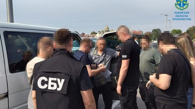 Львівський патрульний з місцевим мешканцем за 18 тисяч доларів переправляли ухилянтів за кордон (ФОТО)