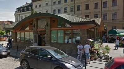 У Львові суд дозволив власнику квіткового павільйону біля Галицького ринку орендувати землю ще 10 років