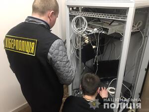 Кіберполіція припинила діяльність шахрайської фінансової біржі у Львові (фото)