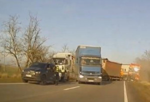 З’явилося відео моменту смертельної ДТП з чотирма вантажівками (ВІДЕО)