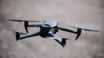 У Швеції дрон облив фарбою і липкою рідиною віллу російської делегації