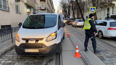 У Львові чоловік і жінка потрапили під авто (ФОТО)